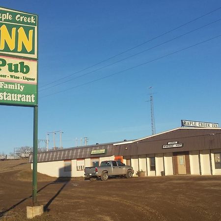 Maple Creek Motor Inn Екстериор снимка