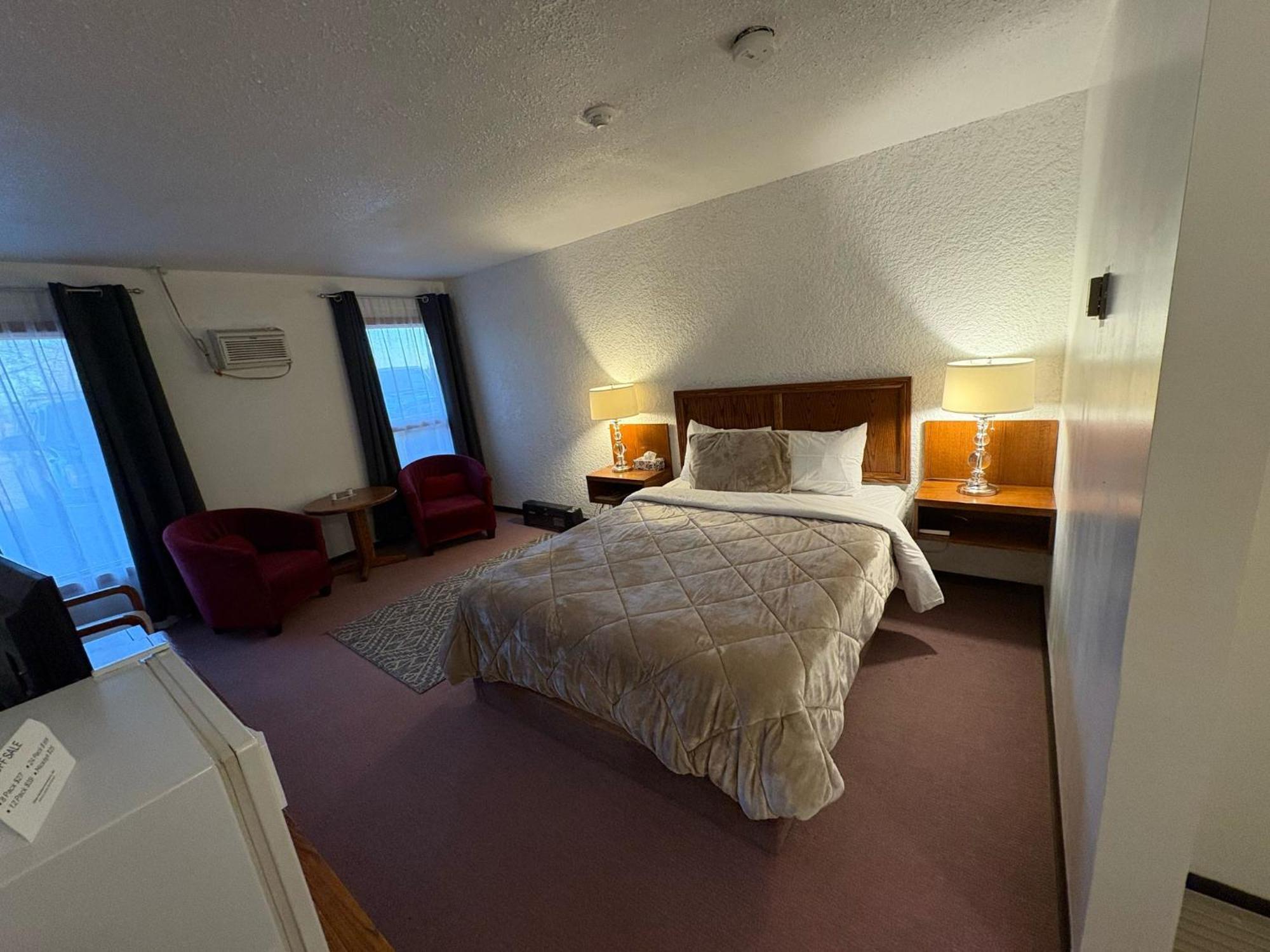 Maple Creek Motor Inn Екстериор снимка