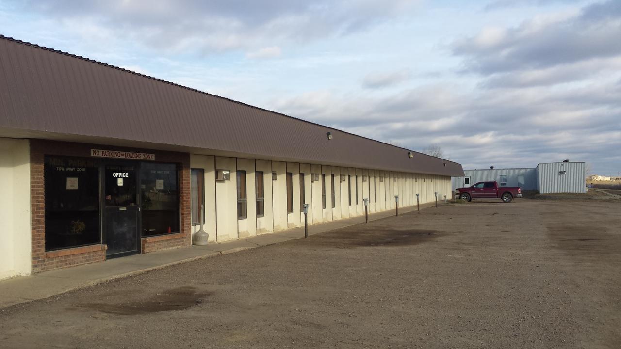 Maple Creek Motor Inn Екстериор снимка